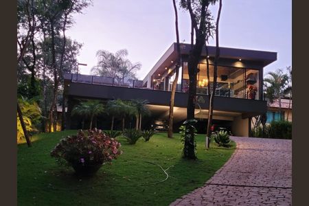 Casa à venda com 465m², 3 quartos e 10 vagas Casa à venda com 465m², 3 quartos e 10 vagasFacha frontal