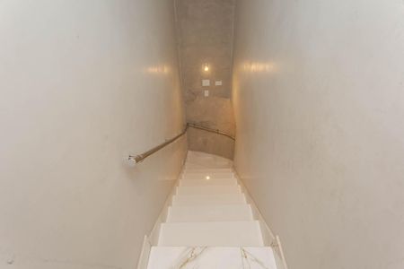 Casa para alugar com 205m², 4 quartos e 2 vagasEscada