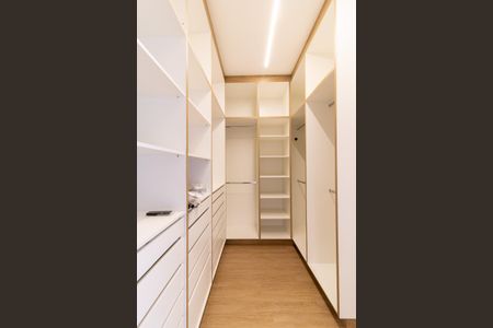 Casa de condomínio para alugar com 240m², 3 quartos e 2 vagas Casa de condomínio para alugar com 240m², 3 quartos e 2 vagasCloset do quarto