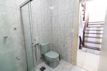 Casa à venda com 215m², 3 quartos e 2 vagas Casa à venda com 215m², 3 quartos e 2 vagasBanheiro