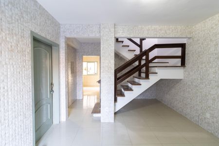 Casa à venda com 215m², 3 quartos e 2 vagas Casa à venda com 215m², 3 quartos e 2 vagasSala