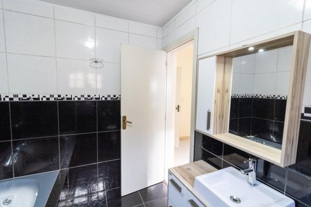 Casa à venda com 215m², 3 quartos e 2 vagas Casa à venda com 215m², 3 quartos e 2 vagasBanheiro da Suíte