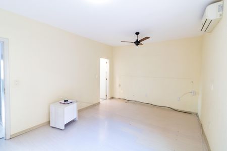 Casa à venda com 215m², 3 quartos e 2 vagas Casa à venda com 215m², 3 quartos e 2 vagasSuíte