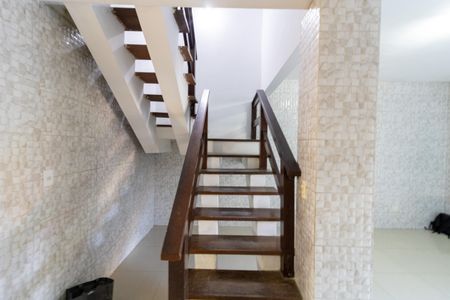 Casa à venda com 215m², 3 quartos e 2 vagas Casa à venda com 215m², 3 quartos e 2 vagasSala