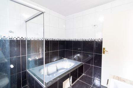 Casa à venda com 215m², 3 quartos e 2 vagas Casa à venda com 215m², 3 quartos e 2 vagasBanheiro da Suíte