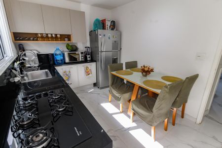 Casa à venda com 100m², 3 quartos e 2 vagas Casa à venda com 100m², 3 quartos e 2 vagasCozinha - Armários