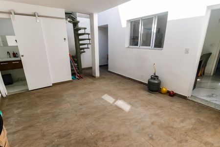 Casa à venda com 100m², 3 quartos e 2 vagas Casa à venda com 100m², 3 quartos e 2 vagasQuintal