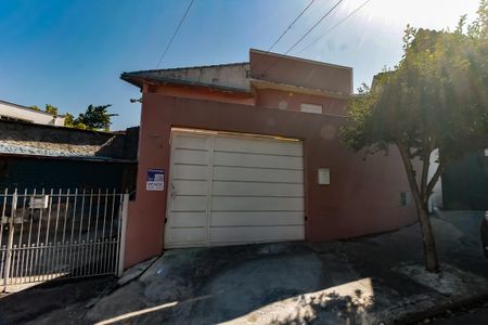 Casa à venda com 100m², 3 quartos e 2 vagas Casa à venda com 100m², 3 quartos e 2 vagasFachada