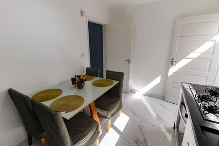 Casa à venda com 100m², 3 quartos e 2 vagas Casa à venda com 100m², 3 quartos e 2 vagasCozinha - Armários