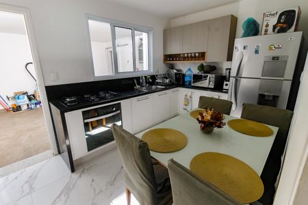 Casa à venda com 100m², 3 quartos e 2 vagas Casa à venda com 100m², 3 quartos e 2 vagasCozinha - Armários