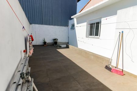 Casa à venda com 100m², 3 quartos e 2 vagas Casa à venda com 100m², 3 quartos e 2 vagasTerraço