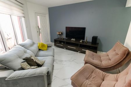 Casa à venda com 100m², 3 quartos e 2 vagas Casa à venda com 100m², 3 quartos e 2 vagasSala