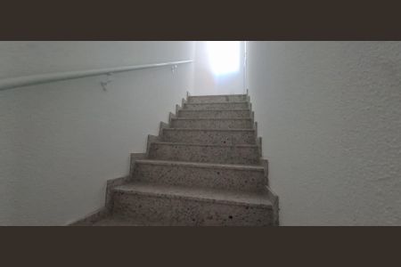 Apartamento à venda com 46m², 2 quartos e 1 vaga Apartamento à venda com 46m², 2 quartos e 1 vagaEscada