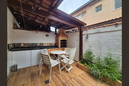 Casa de condomínio à venda com 85m², 3 quartos e 2 vagasÁrea externa