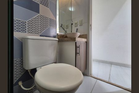 Casa de condomínio à venda com 85m², 3 quartos e 2 vagasBanheiro 2