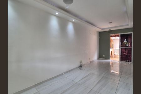 Casa de condomínio à venda com 85m², 3 quartos e 2 vagasSala