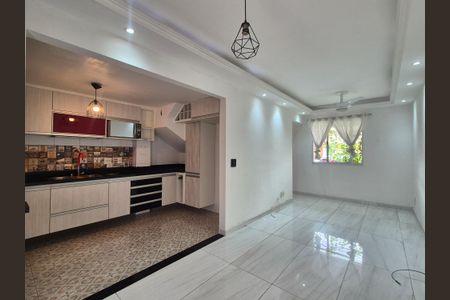 Casa de condomínio à venda com 85m², 3 quartos e 2 vagasSala