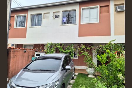 Casa de condomínio à venda com 85m², 3 quartos e 2 vagasFachada