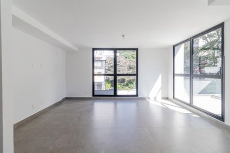 Sala de casa de condomínio à venda com 3 quartos, 276m² em Vila Madalena, São Paulo