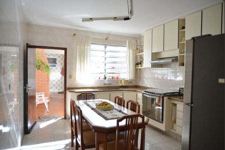 Casa à venda com 171m², 3 quartos e 2 vagasCozinha