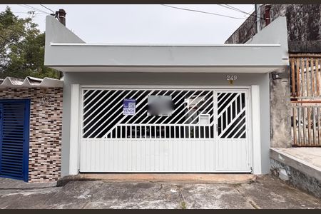 Casa à venda com 135m², 2 quartos e 1 vaga Casa à venda com 135m², 2 quartos e 1 vagaFachada