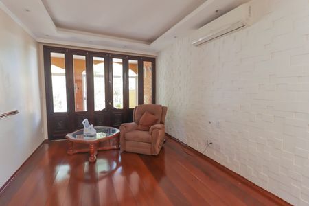 Casa à venda com 450m², 4 quartos e 5 vagasSala