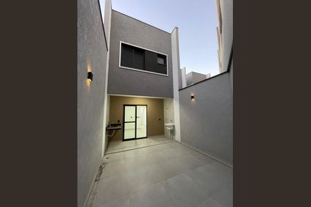 Casa à venda com 110m², 2 quartos e 3 vagas Casa à venda com 110m², 2 quartos e 3 vagasFoto 04
