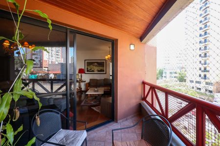 Apartamento à venda com 177m², 3 quartos e 2 vagas Apartamento à venda com 177m², 3 quartos e 2 vagasVaranda da Sala