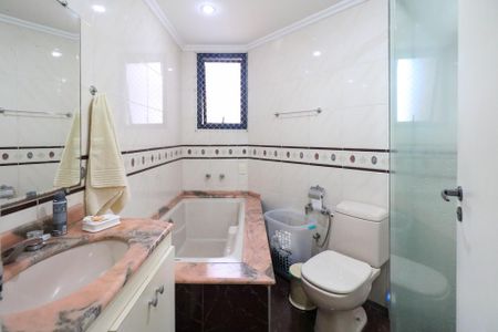 Apartamento à venda com 177m², 3 quartos e 2 vagas Apartamento à venda com 177m², 3 quartos e 2 vagasBanheiro da Suíte