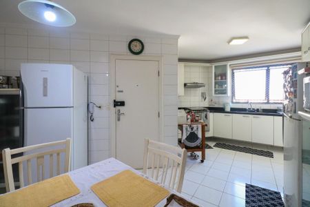 Apartamento à venda com 177m², 3 quartos e 2 vagas Apartamento à venda com 177m², 3 quartos e 2 vagasCozinha