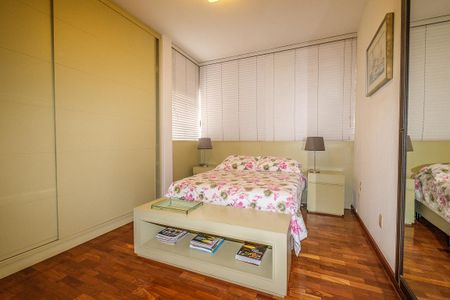 Apartamento à venda com 130m², 3 quartos e 2 vagas Apartamento à venda com 130m², 3 quartos e 2 vagasQuarto 1