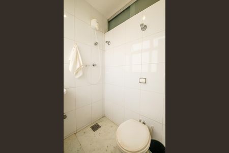 Apartamento à venda com 130m², 3 quartos e 2 vagas Apartamento à venda com 130m², 3 quartos e 2 vagasBanheiro de Serviço