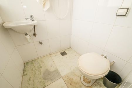 Apartamento à venda com 130m², 3 quartos e 2 vagas Apartamento à venda com 130m², 3 quartos e 2 vagasBanheiro de Serviço