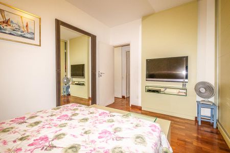 Apartamento à venda com 130m², 3 quartos e 2 vagas Apartamento à venda com 130m², 3 quartos e 2 vagasQuarto 1