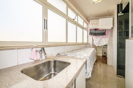 Apartamento à venda com 130m², 3 quartos e 2 vagas Apartamento à venda com 130m², 3 quartos e 2 vagasÁrea de Serviço