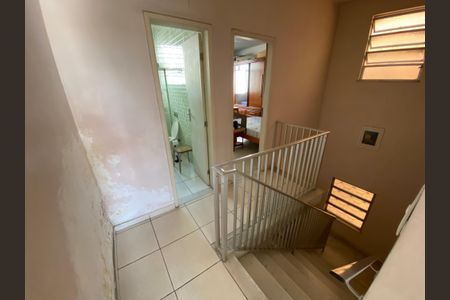 Casa à venda com 148m², 3 quartos e 1 vaga Casa à venda com 148m², 3 quartos e 1 vagaEscada