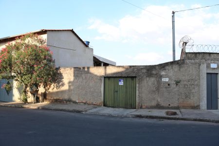 Casa à venda com 200m², 2 quartos e 5 vagasFachada