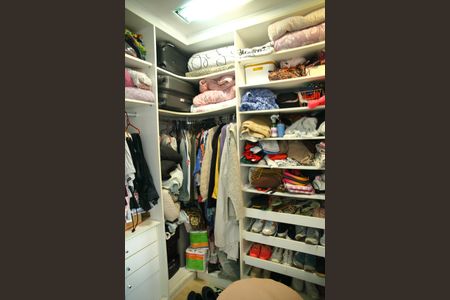 Apartamento à venda com 212m², 3 quartos e 3 vagasCloset Suíte 1