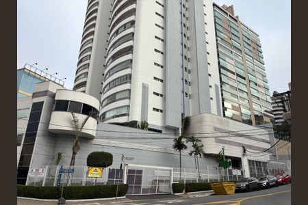 Apartamento à venda com 212m², 3 quartos e 3 vagasFachada e portaria 