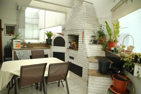 Apartamento à venda com 212m², 3 quartos e 3 vagasCobertura - Área de churrasco 