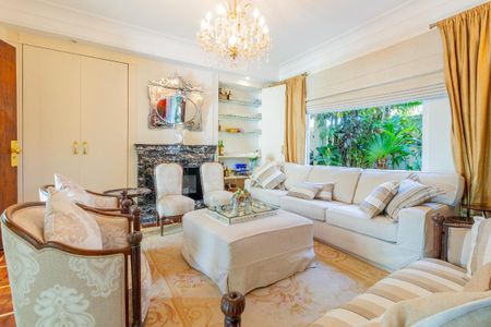 Casa à venda com 572m², 5 quartos e 5 vagas