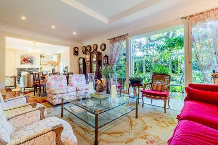 Casa à venda com 572m², 5 quartos e 5 vagas