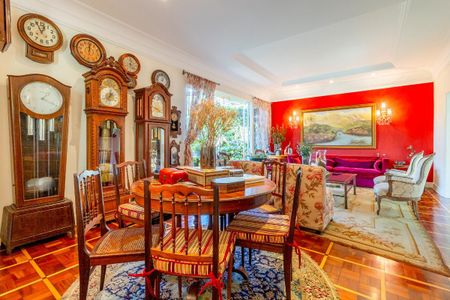 Casa à venda com 572m², 5 quartos e 5 vagas