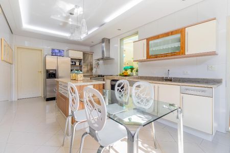 Casa à venda com 572m², 5 quartos e 5 vagas