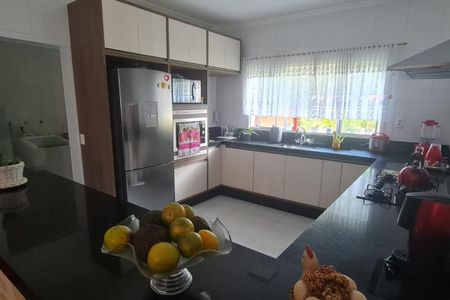 Casa de condomínio à venda com 197m², 2 quartos e 4 vagas