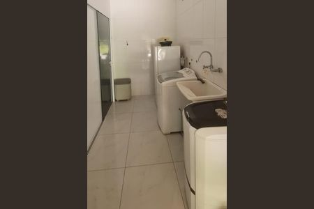 Casa de condomínio à venda com 197m², 2 quartos e 4 vagas