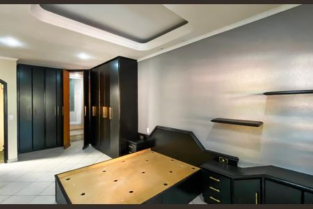 Suite  de casa para alugar com 3 quartos, 280m² em Parque Paineiras, São Paulo