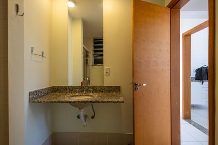 Apartamento à venda com 57m², 2 quartos e 1 vagaBanheiro Social