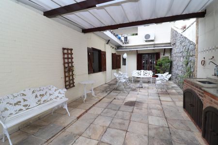 Casa à venda com 323m², 4 quartos e 3 vagasÁrea externa