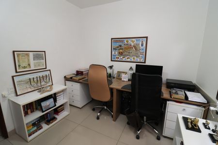 Casa à venda com 323m², 4 quartos e 3 vagasQuarto 1